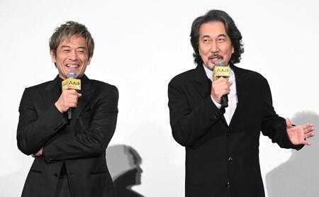 　トークで盛り上がる役所広司（右）と内野聖陽（撮影・棚橋慶太）