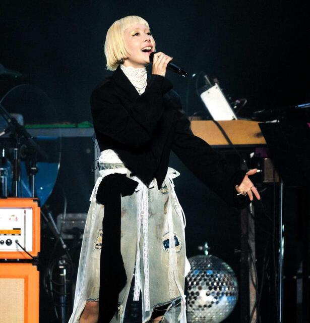 木村カエラ デビュー20周年 40歳誕生日巨大ケーキでファン8000