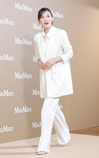 加藤あい　等身大パネル　良品 Amazon.co.jp: 加藤あい 等身大 パネル POP ブルボン