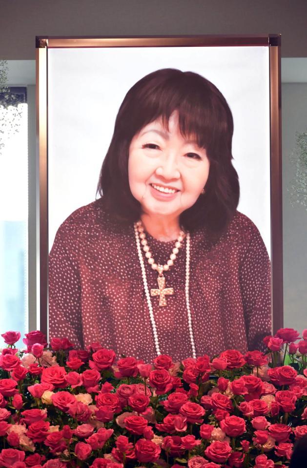 　小原乃梨子さん遺影（撮影・持木克友）