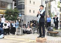 感極まった表情で演説する斎藤元彦氏＝神戸市内（撮影・高部洋祐）