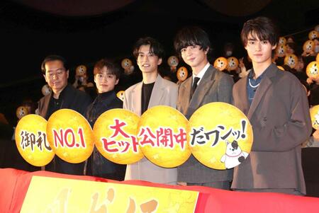 　イベントに出席した（左から）曽利文彦監督、松岡広大、渡邊圭祐、鈴木仁、藤岡真威人