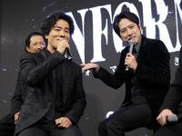 　出演時のエピソードを話す桐谷健太（左）と二宮和也（撮影・西岡正）