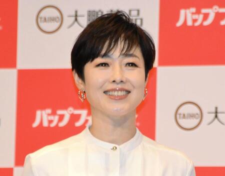 　「バップフォーレディ」の新ＣＭ発表会に登場した有働由美子