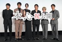 　舞台あいさつを行った（左から）石井裕也監督、水上恒司、三吉彩花、池松壮亮、田中裕子、妻夫木聡（撮影・佐藤厚）