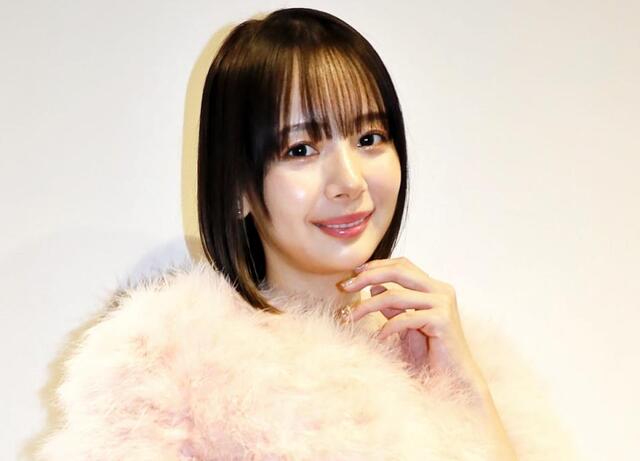 岡田紗佳 鮮烈肩出しドレスで競馬中継出演 超大穴にお口あんぐり…「油断しないでくださいね」のツッコミに赤面/芸能/デイリースポーツ online