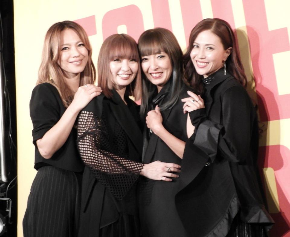 　リリースイベントを行ったＭＡＸの（左から）ＬＩＮＡ、ＭＩＮＡ、ＲＥＩＮＡ、ＮＡＮＡ