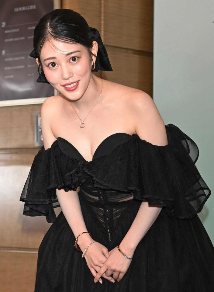 　黒のドレスで登場した高畑充希（撮影・棚橋慶太）