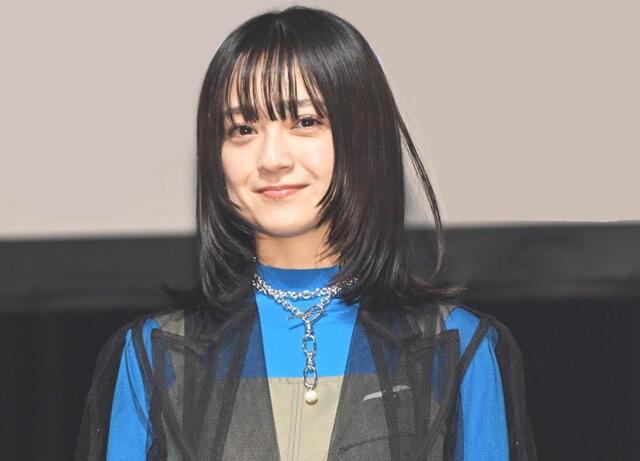 安達祐実が「穴だらけ！」服でリラックス「服ボロボロやん…買ってあげ
