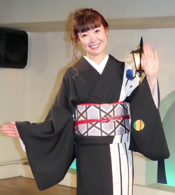 49歳・田川寿美 妖艶な笑みで「恋はしています」 12歳長男の成長に