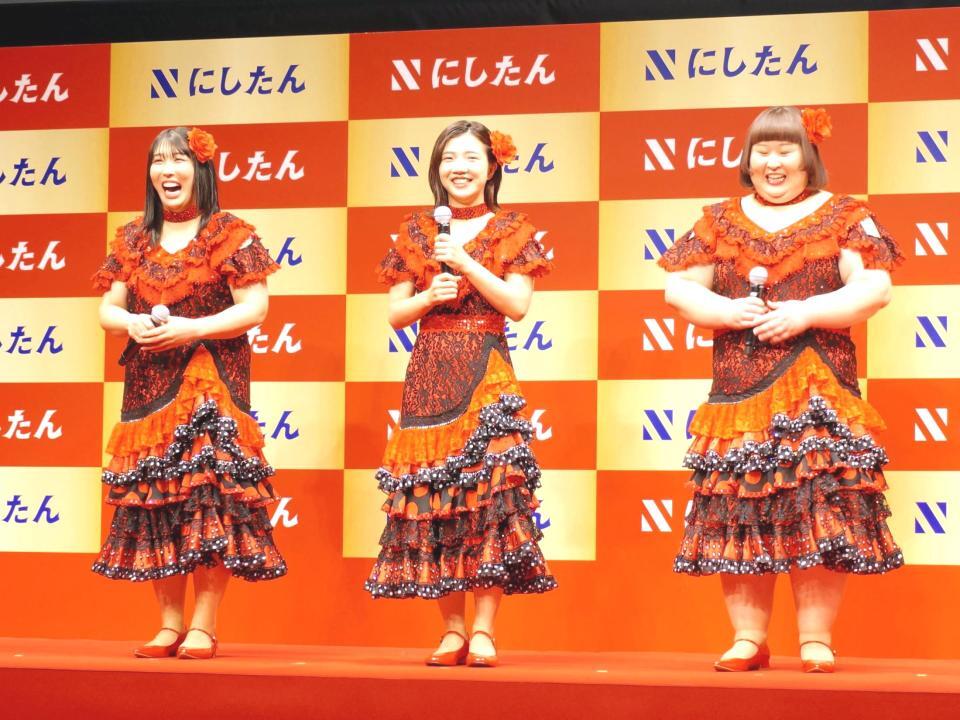 　「にしたんクリニック」新ＣＭ発表会に登壇した３時のヒロイン（左から）ゆめっち、福田麻貴、かなで