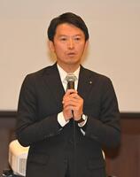 　懇話会に臨む斎藤元彦兵庫県知事（撮影・石井剣太郎）