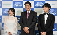 　公演後に取材に応じる（左から）松岡茉優、佐渡裕氏、亀井聖矢氏