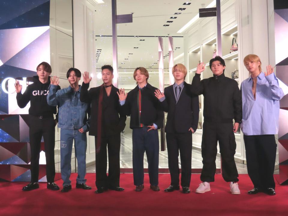 　イベントに登場したＢＥ：ＦＩＲＳＴの（左から）ＲＹＵＨＥＩ、ＭＡＮＡＴＯ、ＲＹＯＫＩ、ＳＯＴＡ、ＳＨＵＮＴＯ、ＬＥＯ、ＪＵＮＯＮ