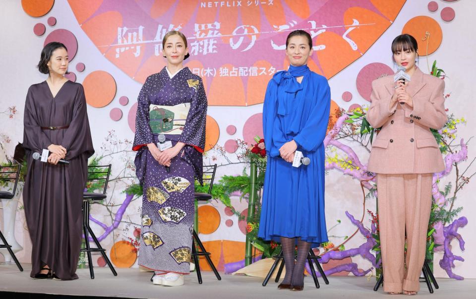 　登壇した（左から）蒼井優、宮沢りえ、尾野真千子、広瀬すず（撮影・吉澤敬太）