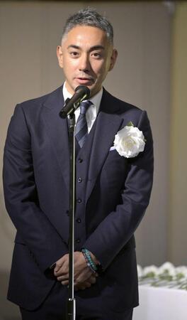 　追悼スピーチを行う市川團十郎©「篠山紀信先生を偲ぶ会」実行委員会