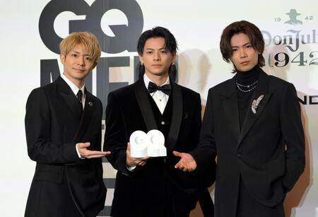 　フォトコールに登場したＮｕｍｂｅｒ＿ｉ（左から）岸優太、平野紫耀、神宮寺勇太（撮影・伊藤笙子）