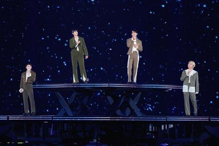 　（左から）ＷＯＯＺＩ、ＤＫ、ＪＯＳＨＵＡ、ＳＥＵＮＧＫＷＡＮ　ⓟ＆ⓒ　ＰＬＥＤＩＳ　Ｅｎｔｅｒｔａｉｎｍｅｎｔ