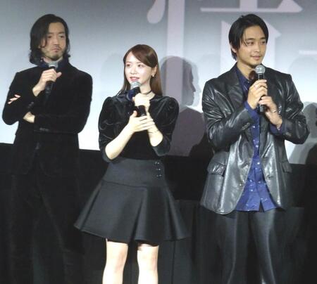 　「情事と事情」に出演した（左から）金子ノブアキ、森香澄アナ、佐藤寛太