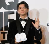 　フォトコールに登場したＮｕｍｂｅｒ＿ｉの平野紫耀＝都内（撮影・伊藤笙子）