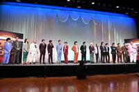 　決勝進出を決め会見に登場した（左から）エバース、トム・ブラウン、ダイタク、ヤーレンズ、バッテリィズ、真空ジェシカ、ジョックロック、令和ロマン、ママタルト（撮影・開出牧）