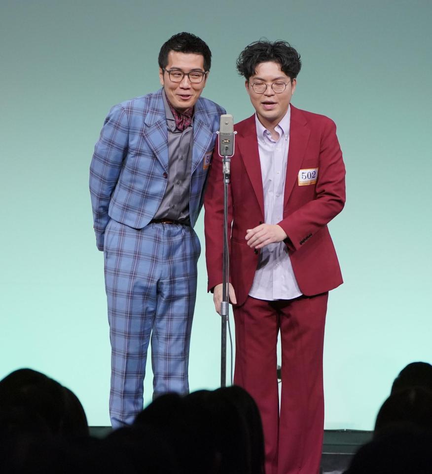 　準決勝でネタを披露するヤーレンズ（撮影・開出牧）