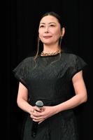 　映画「死刑にいたる病」完成披露試写会に登場した中山美穂さん＝２２年