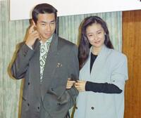 　フジテレビ「すてきな片想い」の製作発表に出席する中山美穂さん＝１９９０年９月