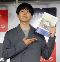 　写真集をＰＲする坂東龍汰
