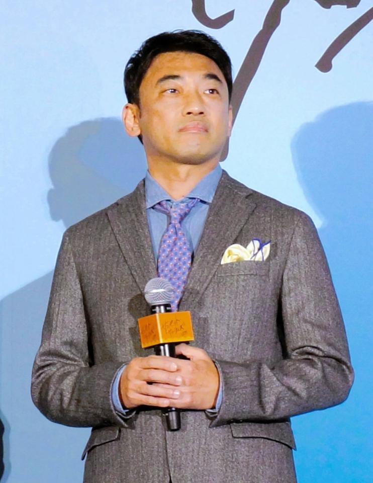 　映画「サンセット・サンライズ」完成披露試写会に登壇した山本浩司