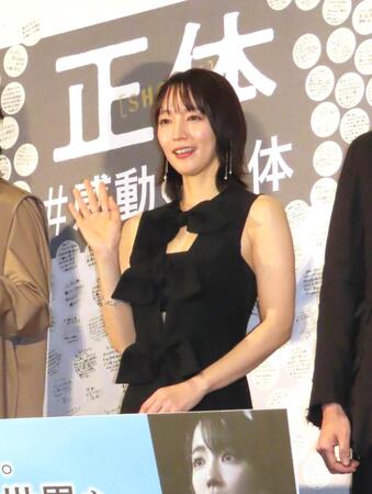 　舞台あいさつに出席した吉岡里帆