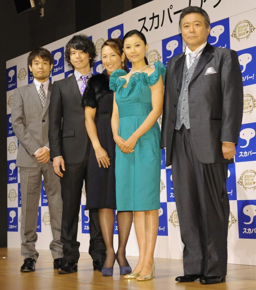 　記者発表会に出席した（左から）品川祐、庄司智春、杉山愛、菊川怜、小倉智昭さん=２００９年１０月