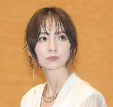 　篠田麻里子