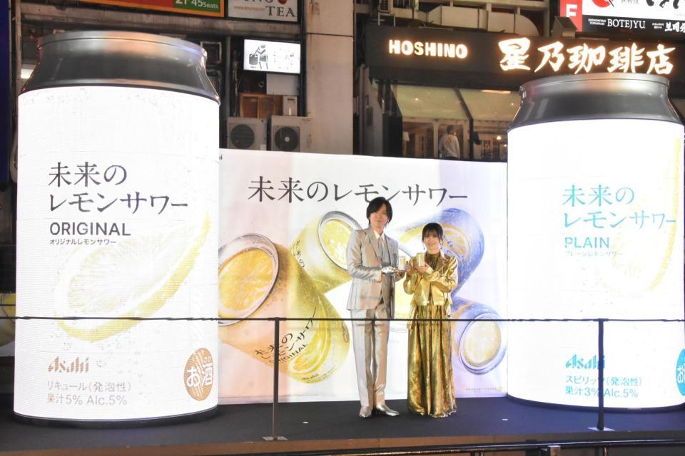 　イベントに参加した（左から）ＤＡＩＧＯ、山本彩