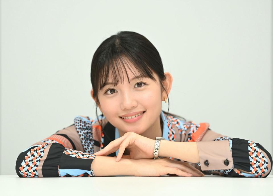 　フォト＆エッセイ「瞳のまにまに」を発売したテレビ東京・田中瞳アナウンサー（撮影・棚橋慶太）