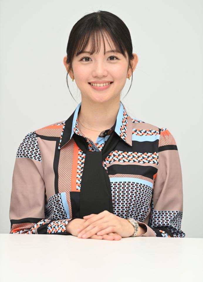 　フォト＆エッセイ「瞳のまにまに」を発売したテレビ東京・田中瞳アナウンサー（撮影・棚橋慶太）