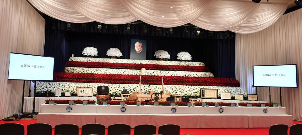 　服部幸應氏の祭壇（撮影・持木克友）
