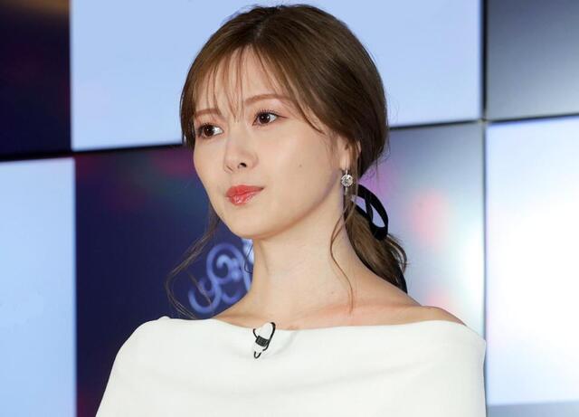 透明感ヤバい！白石麻衣 デコ出しお団子×冬コーデのオフショに「可愛