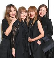 　仲良し４人組のＭＡＸ（左からＬＩＮＡ、ＭＩＮＡ、ＲＥＩＮＡ、ＮＡＮＡ）＝撮影・園田高夫