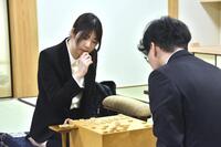 　プロ棋士編入試験突破に王手を掛けた西山朋佳女流三冠