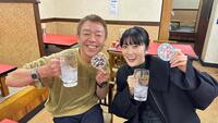 　正月特番で初のサシ飲みが実現した玉袋筋太郎（左）と樋口日奈