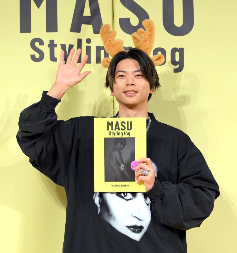 　初の著書「ＭＡＳＵ　Ｓｔｙｌｉｎｇ　ｌｏｇ」発売記念イベントに登場したＮＥＷＳ・増田貴久（撮影・伊藤笙子）