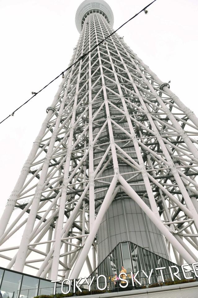 　「マツケンサンバ２」を披露する松平健（撮影・開出牧）