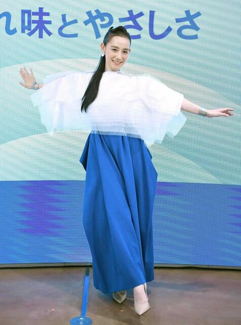 篠原ともえ “三刀流”で輝く！ 25年デビュー30周年、表現者として
