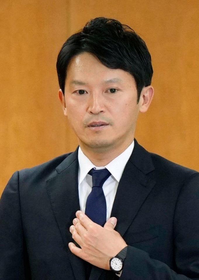 　休憩を終え、兵庫県議会百条委員会の最終尋問に臨む斎藤元彦知事