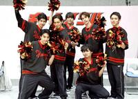 　「チームスリル」の（前列左から）新原泰佑、岩崎友泰（後列同）徳永智加来、猪塚健太、松島庄汰、東島京、細田佳央太