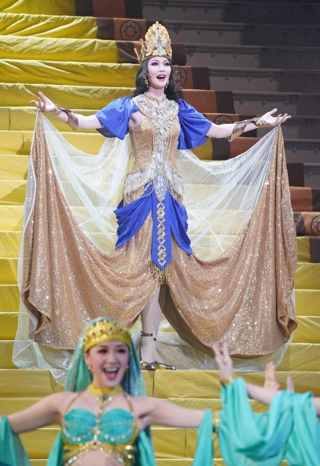 　『ＲａｚｚｌｅＤａｚｚｌｅ』で、お騒がせ女優のシャーリーン・ムーアを演じる瑠風輝（撮影・高部洋祐）