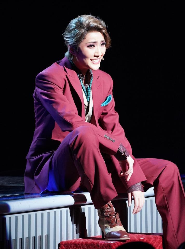 　公演初日を迎えた芹香斗亜（撮影・高部洋祐）