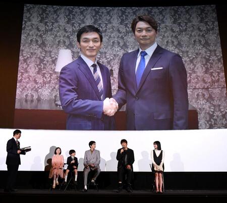 　香取慎吾主演のドラマ『日本一の最低男』に友情出演する草なぎ剛（画面左）＝撮影・佐藤厚