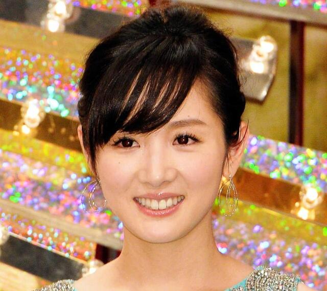 フジテレビ　人気女子アナ　高島彩　他5名　直筆サイン　寄せ書き　色紙　写真付 フジテレビ 人気女子アナ 高島彩 他5名 直筆サイン 寄せ書き 色紙 写真